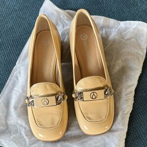 Wishbone Women's Cream Loafers